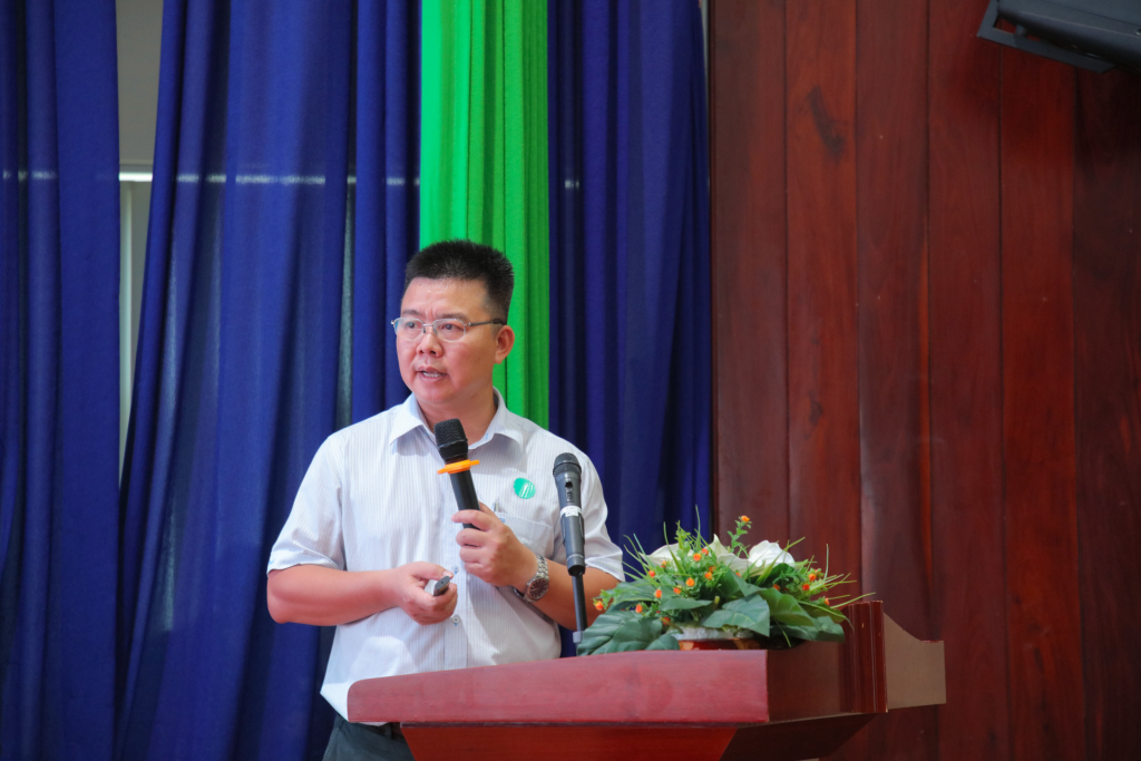 TS. Phạm Thanh Duy nêu ra những thành tựu đạt được từ các công tác của Nhà trường, đồng thời nêu ra những nhiệm vụ chưa hoàn thành trong quý II/2025 - Ảnh: LÝ NGUYÊN
