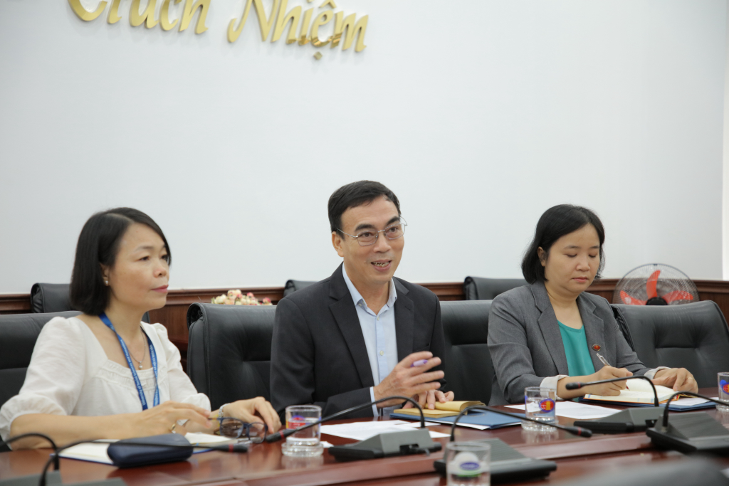 TS. Phạm Tấn Hạ gửi lời cảm ơn đến Trường Đại học Ứng dụng Konstanz đã hợp tác và hỗ trợ nhà trường trong thời gian vừa qua - Ảnh: Phương Khanh 