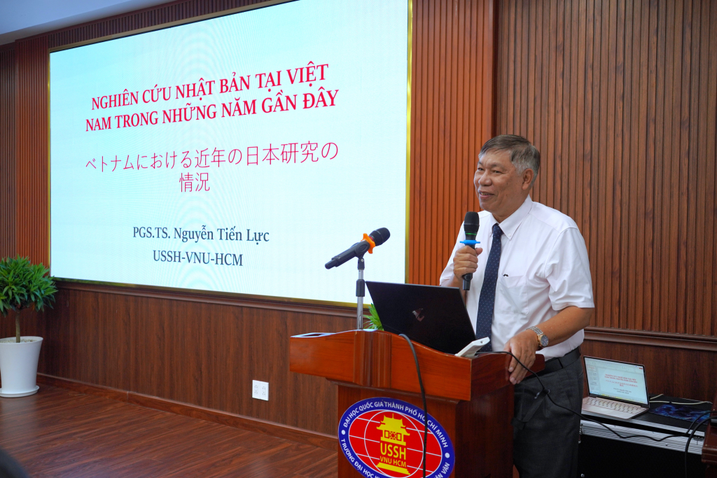 PGS.TS Nguyễn Tiến Lực - Nguyên Trưởng khoa Nhật Bản - báo cáo chuyên đề “Nghiên cứu Nhật Bản tại Việt Nam trong những năm gần đây” - Ảnh: Phạm Trí 
