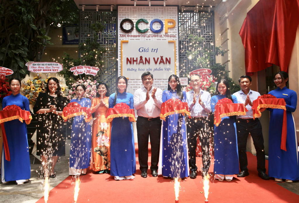 Lễ khánh thành Không gian OCOP Nhân văn - Ảnh: Lý Nguyên 