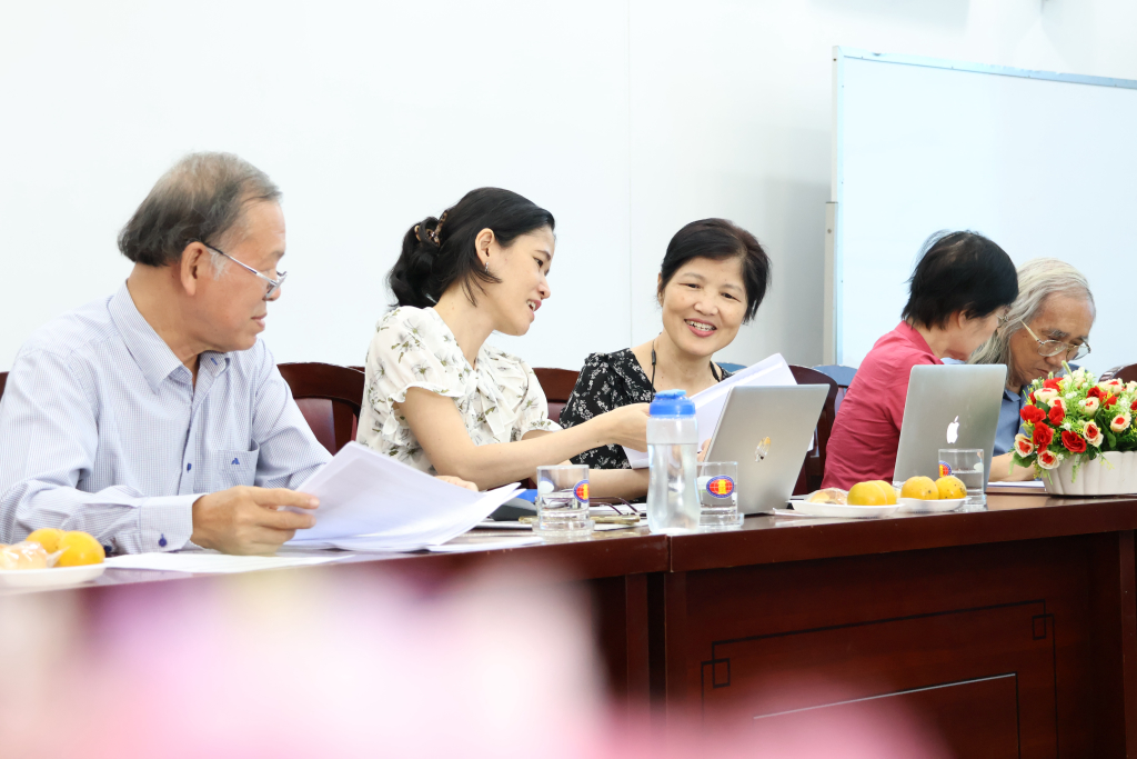 Các chuyên gia tập trung thảo luận về các nội dung nghiên cứu được tham luận tại tọa đàm - Ảnh: MỸ TUYẾT