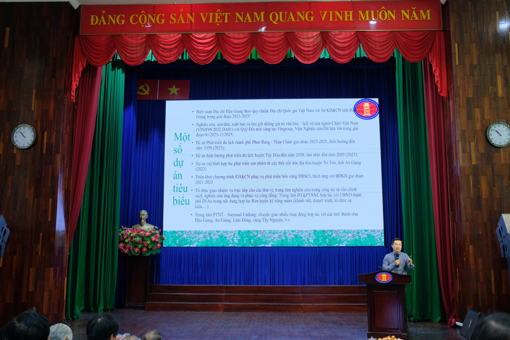 Hội nghị diễn ra tại hội trường Văn khoa, Trường ĐH KHXH&NV, ĐHQG-HCM cơ sở Đinh Tiên Hoàng - Ảnh: Huyền Linh