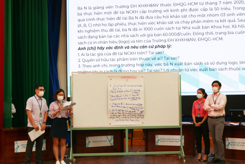 Đội thi của Phòng Đối ngoại và Quản lý khoa học trong phần thi Am hiểu Pháp luật