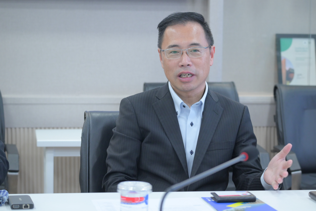 Ông Suzawa Yoshio nhấn mạnh tầm quan trọng của việc thấu hiểu văn hóa Việt - Nhật và tán thành đề xuất hợp tác bồi dưỡng kiến thức văn hóa giữa hai bên - Ảnh: Ý NGUYỄN