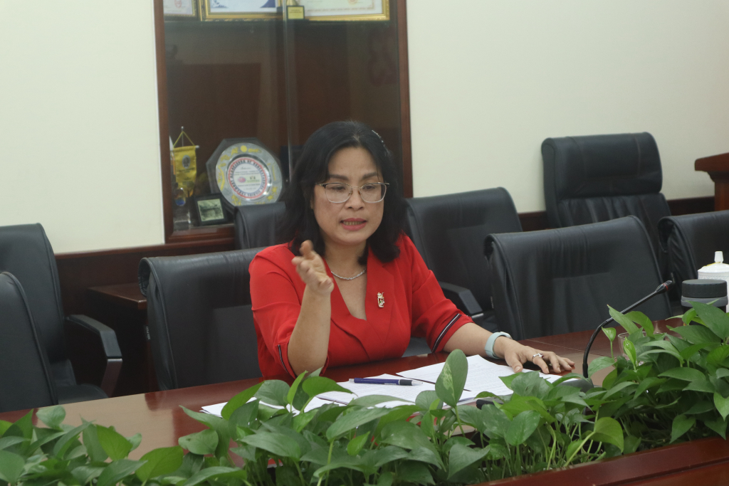 PGS.TS Ngô Thị Phương Lan - Hiệu trưởng Nhà trường chủ trì họp triển khai hoạt động Khoa