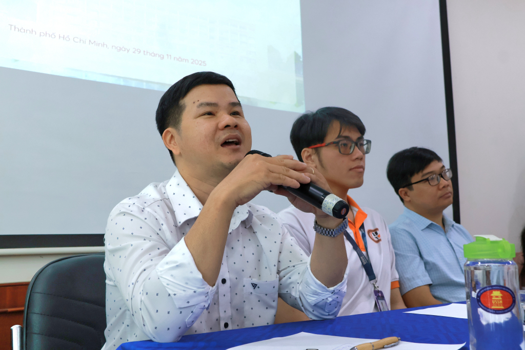 TS. Đinh Văn Thạch sơ lược về bề dày thành tích và sự phát triển trong công tác đào tạo của Trường ĐH KHXH&NV, ĐHQG-HCM - Ảnh: THANH HẢI