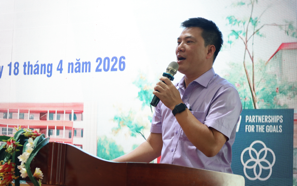 PGS.TS Lưu Văn Quyết khẳng định triết lý “người học luôn luôn là trung tâm”, là kim chỉ nam trong mọi hoạt động đồng hành tại Trường ĐH KHXH&NV - Ảnh: MỸ NGÂN