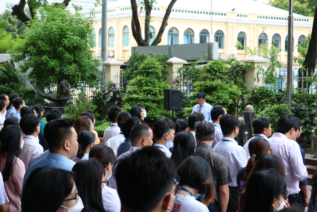 Trường ĐH KHXH&NV, ĐHQG-HCM tổ chức nghi thức chào cờ - Ảnh: Lý Nguyên