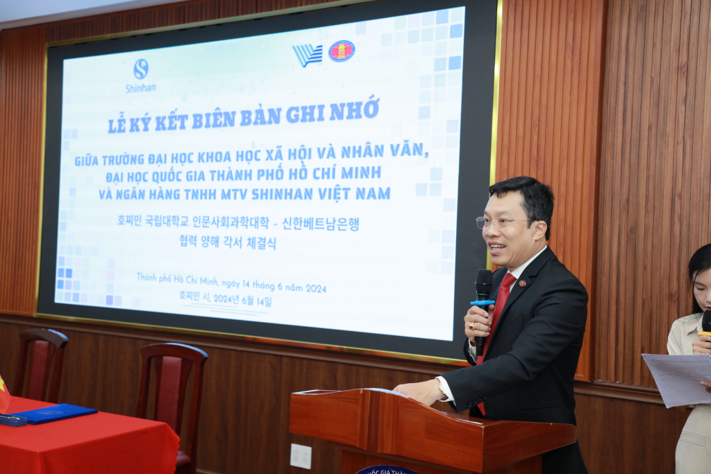 TS. Lê Hoàng Dũng chia sẻ thêm về định hướng của Nhà trường trong lần hợp tác