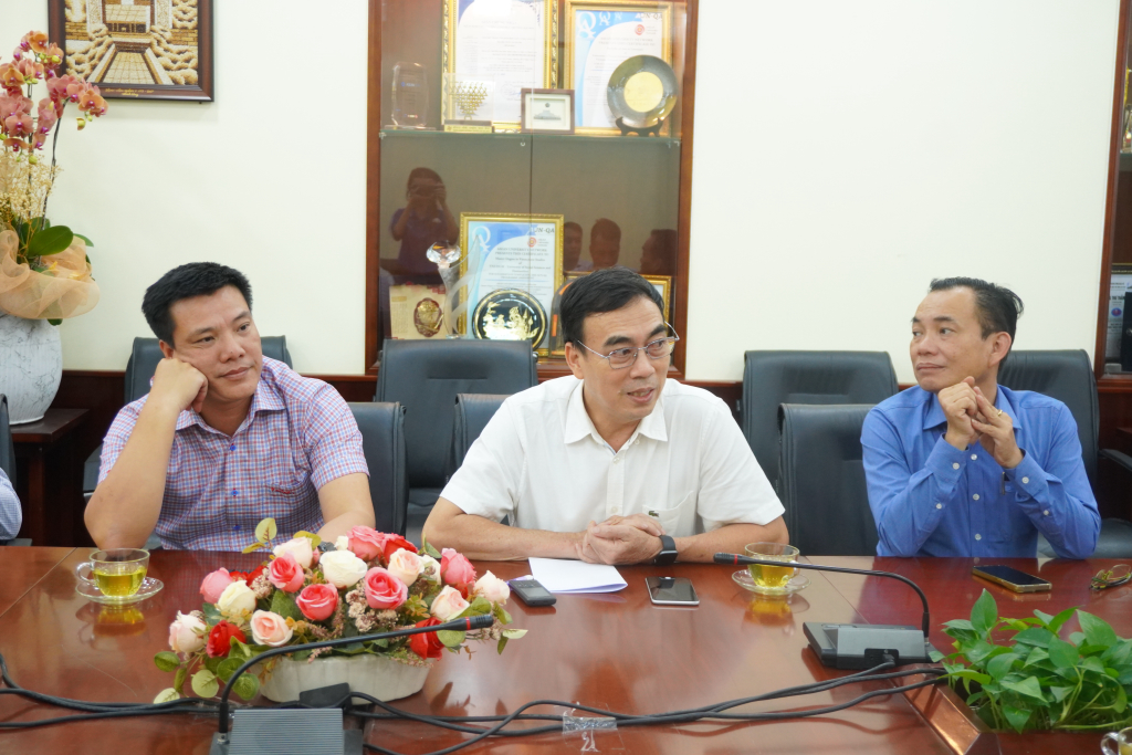 TS. Phạm Tấn Hạ nhấn mạnh tầm quan trọng của các học phần kỹ năng mềm trong khung chương trình đào tạo - Ảnh: Ngọc Bích