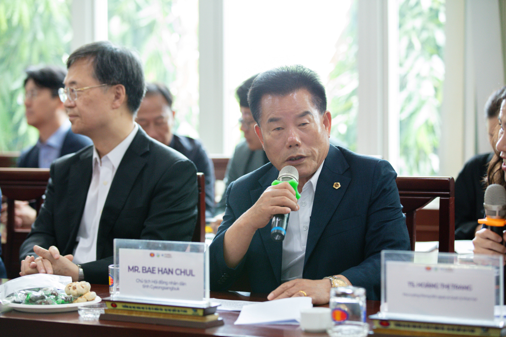 Ông Bae Han Chul hy vọng sẽ có nhiều cơ hội hợp tác với Trường ĐH KHXH&NV - Ảnh: Lý Nguyên