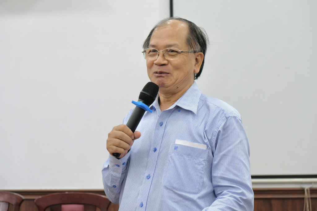 PGS.TS Đinh Ngọc Thạch - khoa Triết học - chia sẻ về hành trình của mình tại Trường - Ảnh Huyền Linh