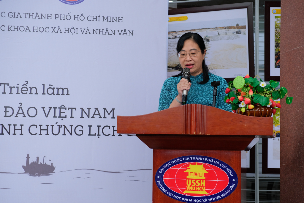 Đ/c Lê Thị Ngọc Điệp phát triển khai mạc triển lãm - Ảnh: Huyền Linh