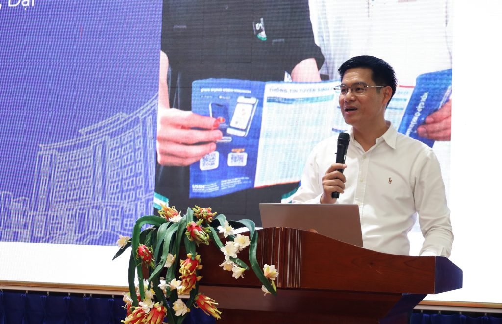 ThS. Trần Nam chia sẻ, Nhà trường đang chuẩn bị các bước để tham gia đánh giá theo Bộ tiêu chuẩn xếp hạng đại học về phát triển bền vững - Ảnh: MỸ NGÂN