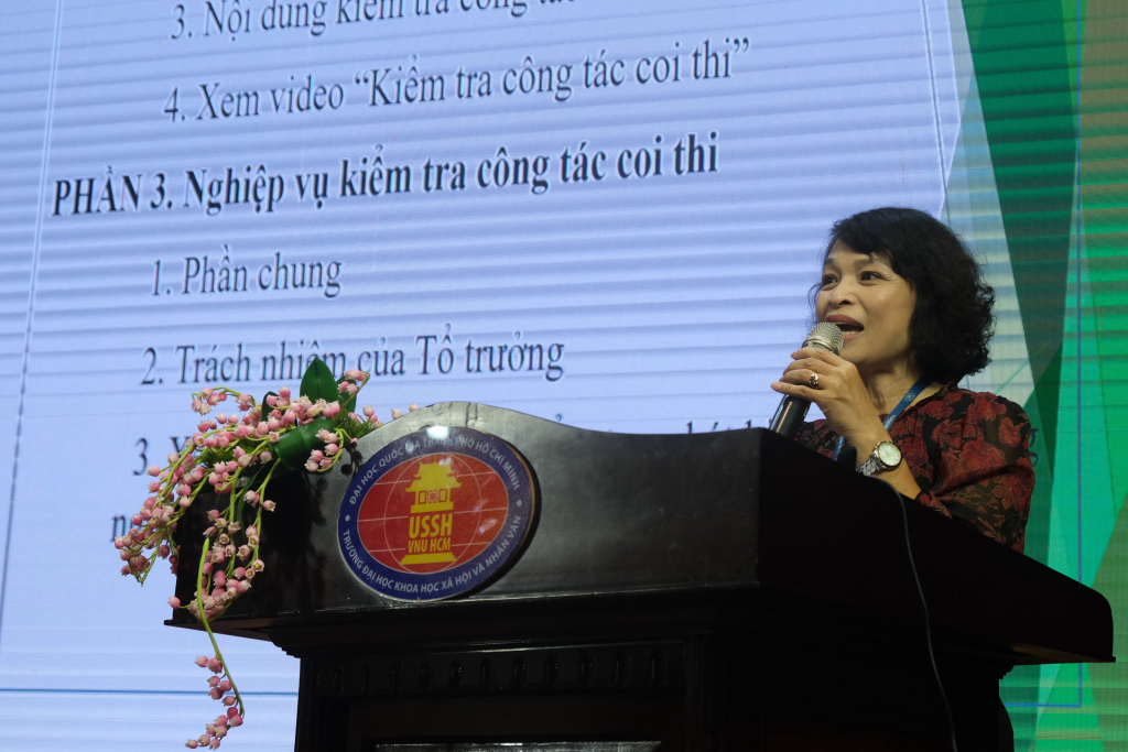 ThS. Nguyễn Thị Huệ chủ trì buổi tập huấn - Ảnh: Hương Mỹ