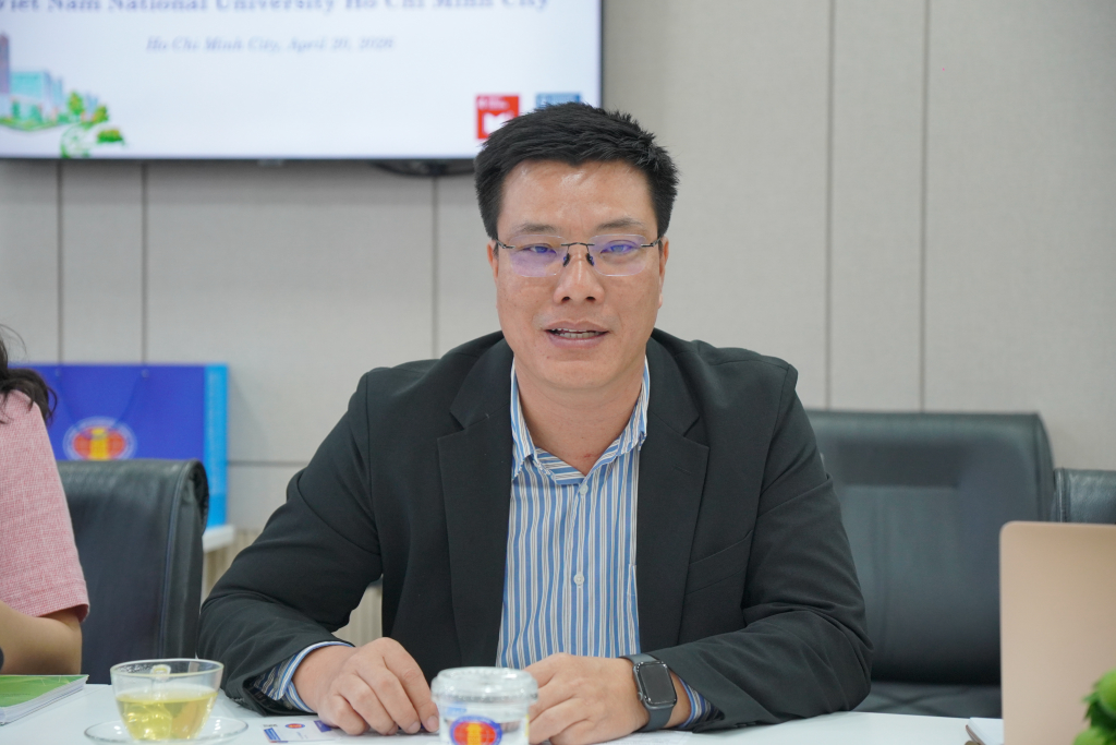 PGS.TS Lưu Văn Quyết đề xuất tăng cường tổ chức các buổi hội thảo khoa học và giao lưu học thuật - Ảnh: ĐÌNH VINH