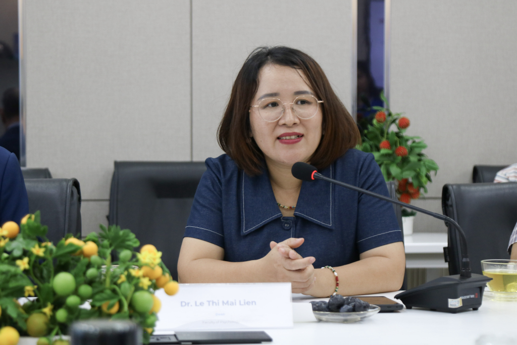 TS. Lê Thị Mai Liên mong muốn sẽ hợp tác cụ thể để có thể đẩy mạnh mảng thực hành và giám sát, bồi dưỡng năng lực cho các nhà chuyên môn về tâm lý học lâm sàng - Ảnh: NHƯ Ý