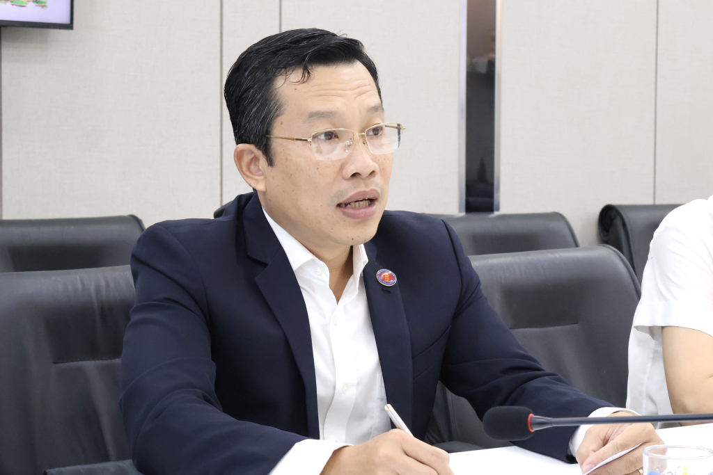 TS. Lê Hoàng Dũng bày tỏ Nhà trường luôn coi trọng mở rộng hợp tác quốc tế để tạo cơ hội học tập đa văn hóa cho sinh viên - Ảnh: CẨM TÚ