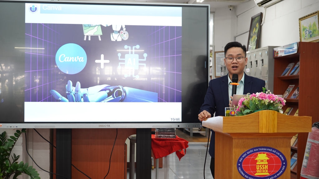 TS. Lê Duy Tân cho rằng AI và ChatGPT có tác động rất lớn đến ngành giáo dục - Ảnh: Phạm Trí