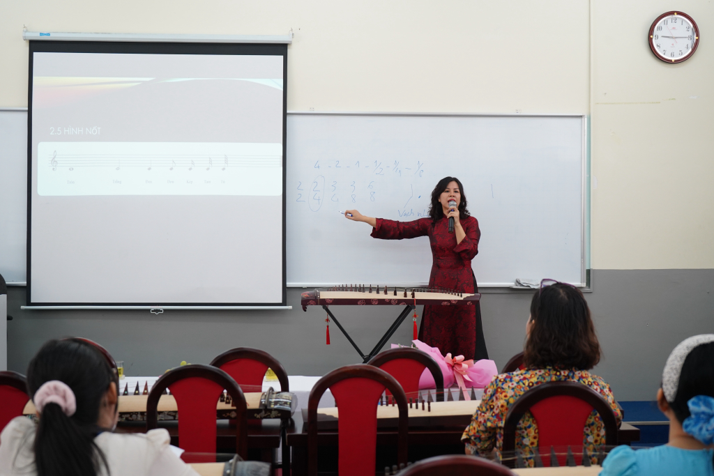 ThS. Vũ Thị Kim Yến hướng dẫn cho học viên