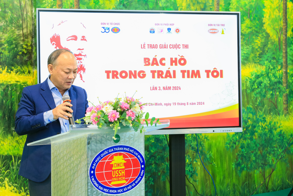 TS. Phan Thanh Đinh - Phó Bí thư Đảng ủy, Phó Hiệu trưởng Nhà trường phát biểu tại buổi Lễ