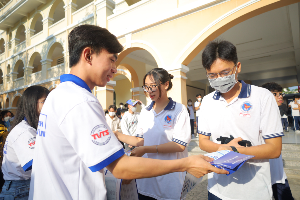 CLB Tư vấn tuyển sinh Nhân văn - Ảnh: Tuyết Hồng