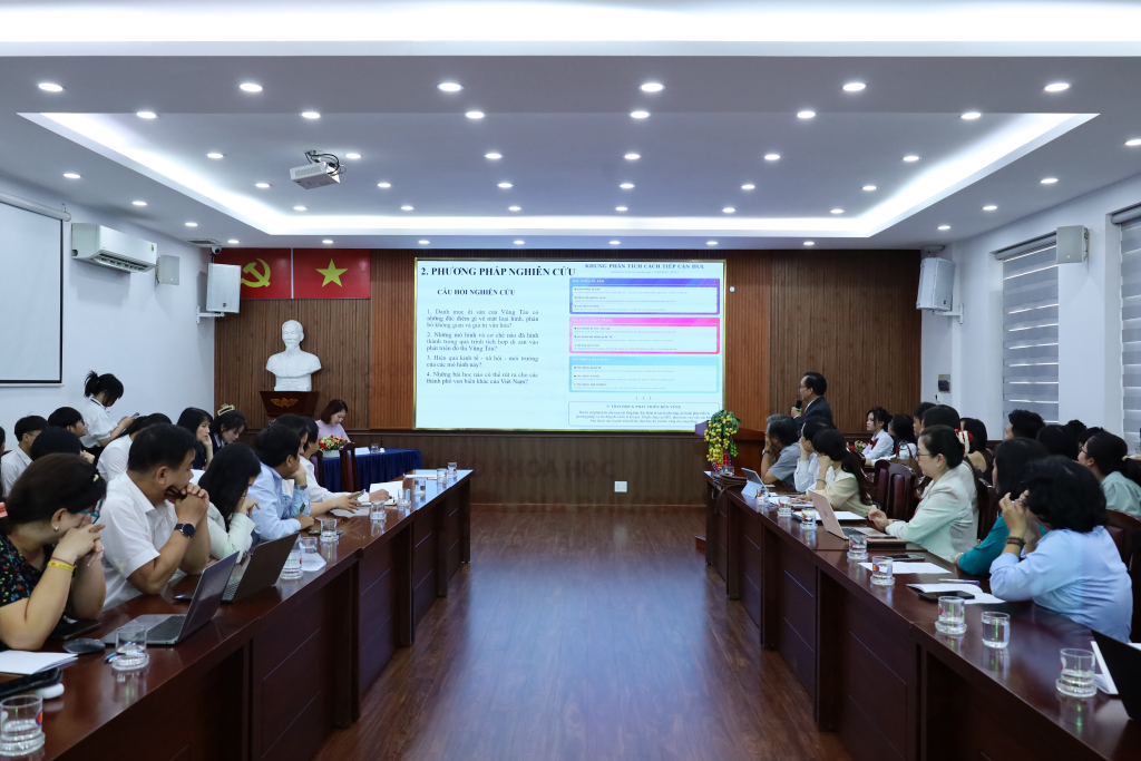 TS. Lê Thanh Hoà đề xuất mô hình phát triển đô thị ven biển dựa trên di sản tại Vũng Tàu - TP.HCM - Ảnh: THANH KHUÊ