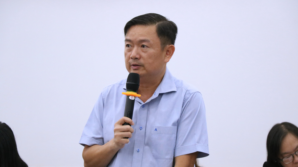 TS. Nguyễn Anh Tuấn - Hiệu trưởng Trường Đại học Ngoại ngữ - Tin học - đóng góp ý kiến về việc áp dụng triết lý giáo dục của thời đại mới - Ảnh: Thục Trang