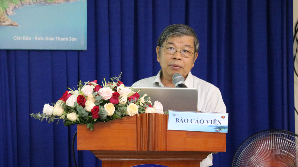 PGS.TS Hà Minh Hồng, Nguyên Trưởng Khoa Lịch sử, Trường ĐH KHXH&NV, ĐHQG-HCM, Phó Chủ tịch Hội Lịch sử TP.HCM trình bày tham luận 