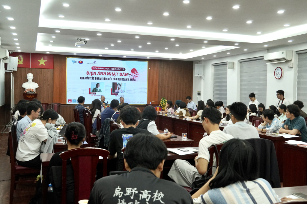 Tọa đàm thu hút đông đảo người tham dự - Ảnh: KHÁNH MY