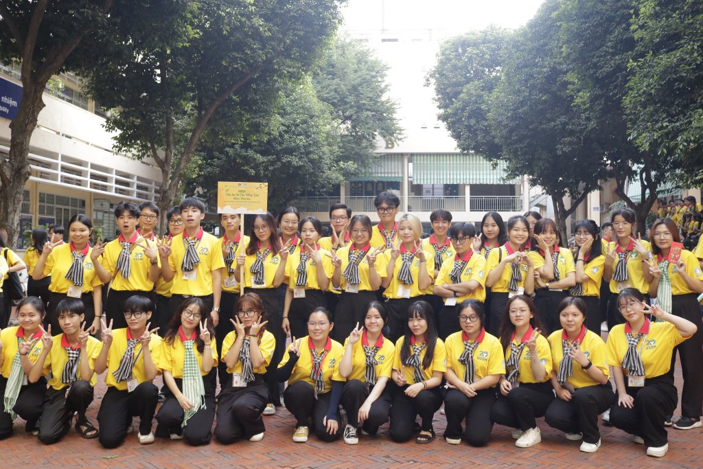 Đội hình CLB Cầu vồng lửa, Khoa Văn học - Ảnh: Phương Khanh 