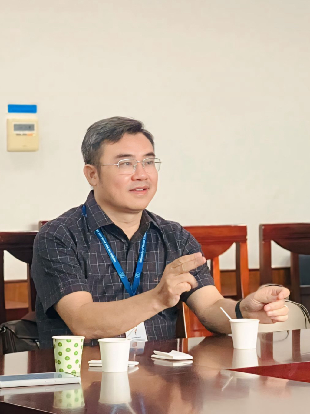 TS. Lê Minh Công, Giám đốc Trung tâm NC&HTSKTT (MHRS) đang chia sẻ về Chuyên đề 1)