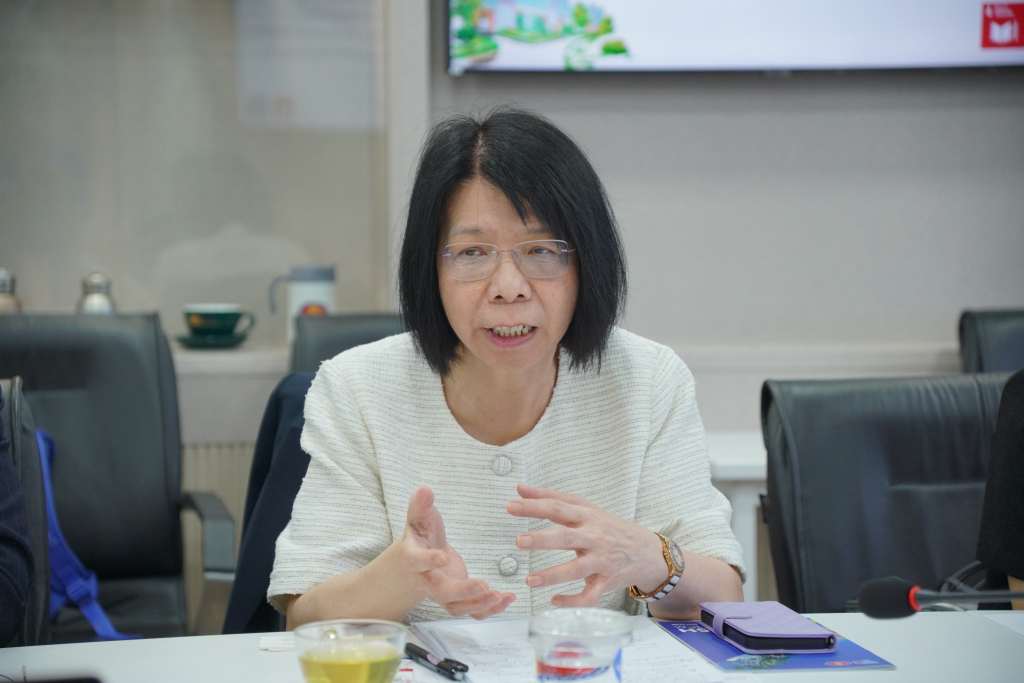 GS. Sylvia Kwok đề xuất thiết kế các chương trình thực tế ngắn hạn từ 3 đến 4 ngày để sinh viên Việt Nam có cơ hội trực tiếp tham quan doanh nghiệp, tìm hiểu thực tế thị trường tại Hồng Kông và Trung Quốc - Ảnh: ĐÌNH VINH