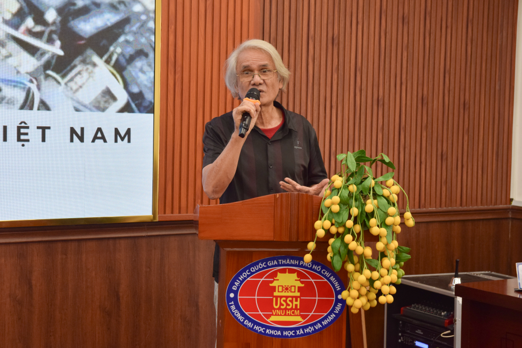TS. Trần Kỳ Đồng trình bày nghiên cứu dựa trên khung lý thuyết triết học và xã hội học đương đại, kết hợp phương pháp phân tích diễn ngôn - Ảnh: THẢO TIÊN