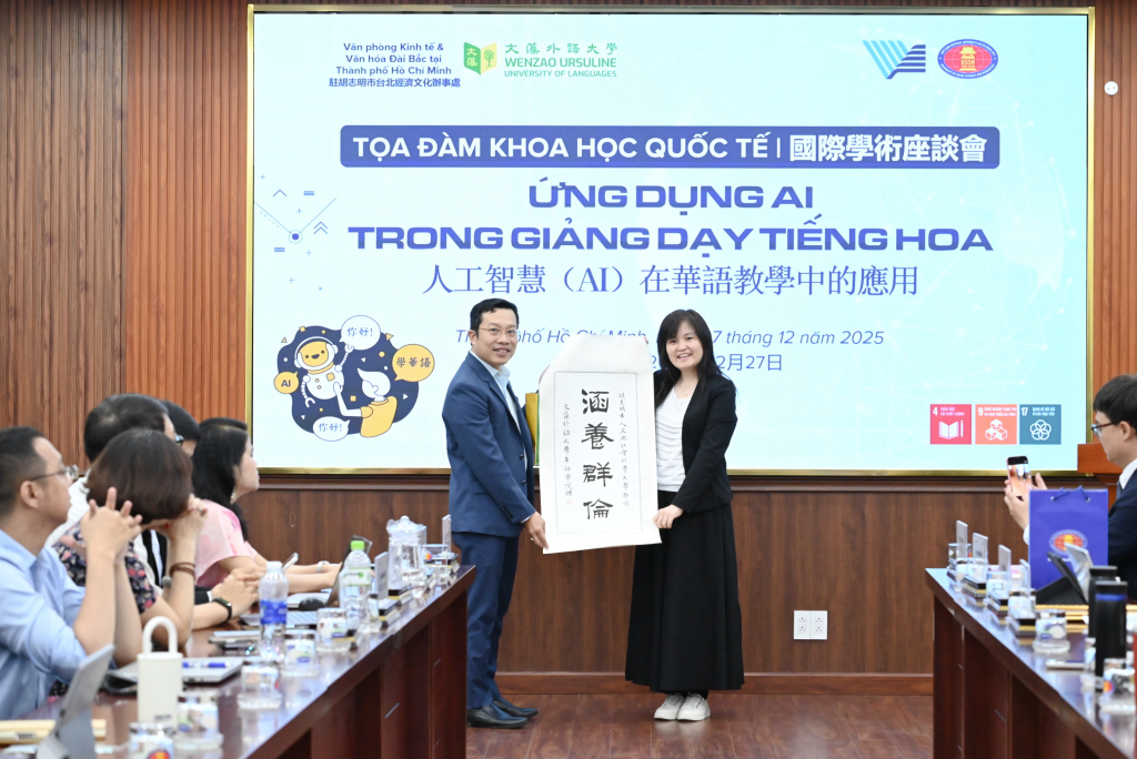 Buổi làm việc mở ra nhiều cơ hội để giảng viên của Trường ĐH KHXH&NV, ĐHQG-HCM học hỏi những sáng kiến mới trong công tác giảng dạy - Ảnh: HẠNH NGUYÊN 