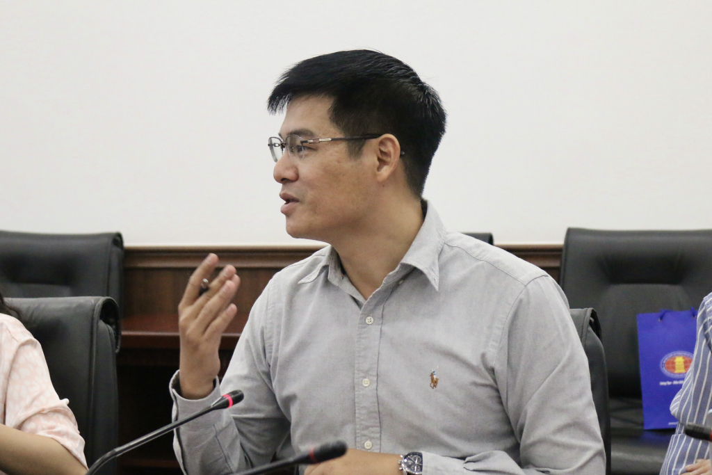 Th.S Trần Nam đề xuất triển khai các chương trình tham quan doanh nghiệp dành cho sinh viên - Ảnh: ĐỨC DƯƠNG