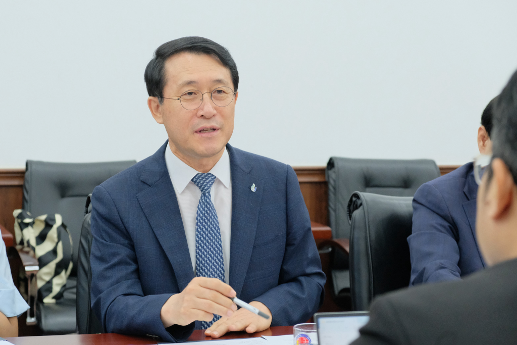 GS. Kim Eel Hwan - Hiệu trưởng Đại học Quốc gia Jeju - hy vọng có thể nâng cấp mối quan hệ giữa hai bên - Ảnh: Huyền Linh