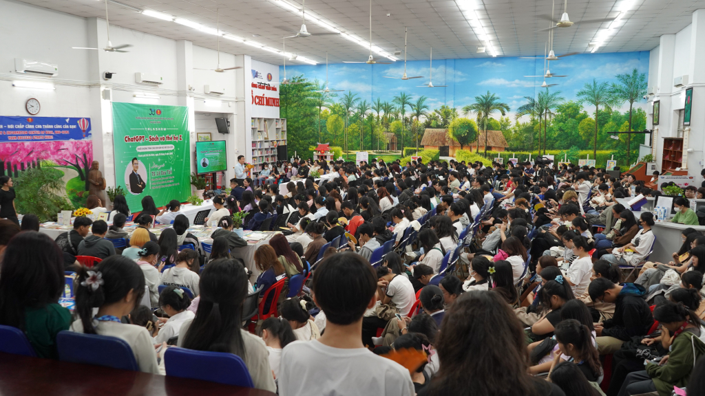 Buổi talkshow diễn ra tại Thư viện Trường, cơ sở Thủ Đức - Ảnh: Phạm Trí