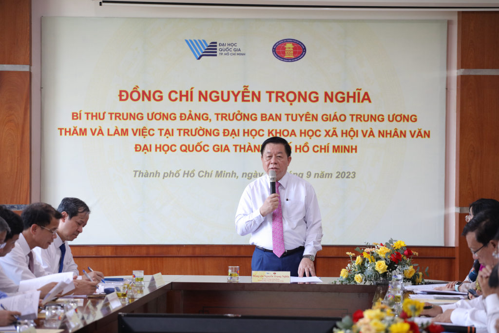 Trưởng Ban Tuyên giáo Trung ương Nguyễn Trọng Nghĩa bày tỏ sự trân trọng trước các ý kiến về việc bảo vệ giá trị, chất lượng chương trình đào tạo Báo chí - Ảnh: Lý Nguyên 