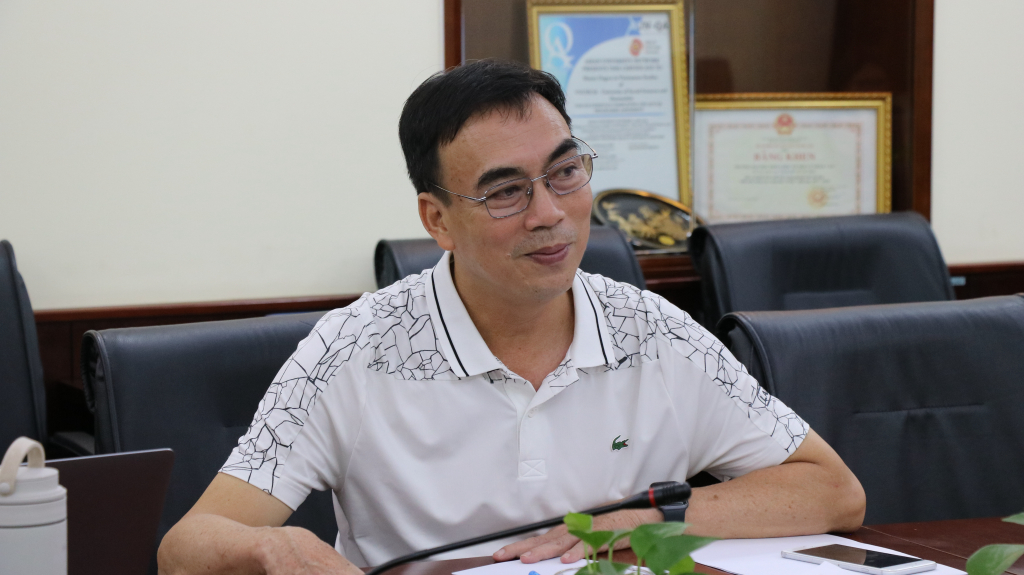 TS. Phạm Tấn Hạ trình bày những bước thực hiện tiếp theo - Ảnh: Hoàng Phương