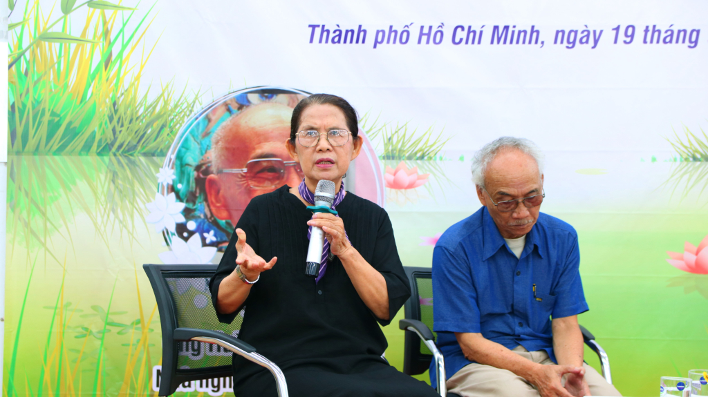 TS. Quách Thu Nguyệt chia sẻ về các dự án của Quỹ Hoa Sen - Ảnh: Trần Huỳnh