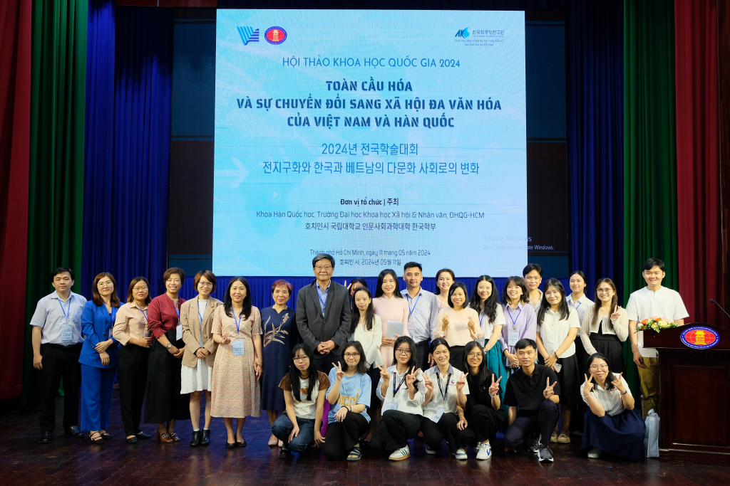 Tiểu ban 1: Văn hóa và Ngôn ngữ trong bối cảnh đa văn hóa diễn ra tại Hội trường Văn Khoa, cơ sở Đinh Tiên Hoàng - Ảnh: Huyền Linh