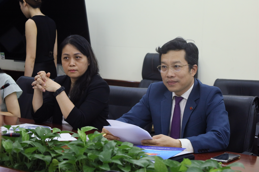 TS. Lê Hoàng Dũng (phải) bày tỏ mong muốn hai bên hợp tác trên nhiều lĩnh vực