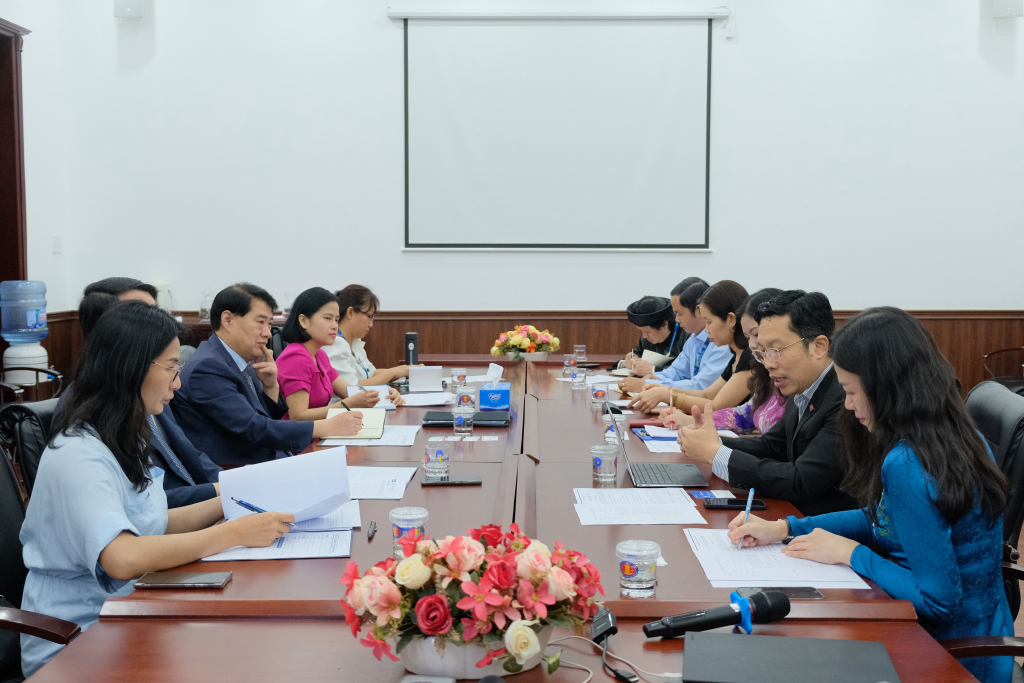 Buổi gặp mặt diễn ra tại phòng D102, Trường ĐH KHXH&NV, ĐHQG-HCM cơ sở Đinh Tiên Hoàng - Ảnh: Huyền Linh