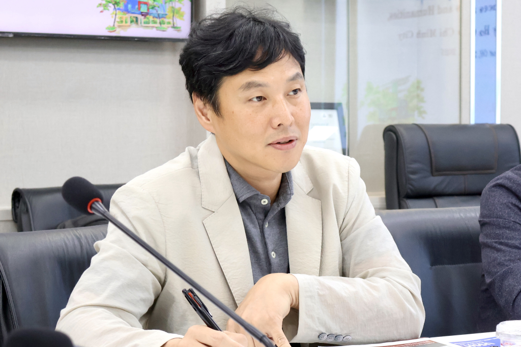 GS. Kim Sang Yeon kỳ vọng buổi gặp mặt sẽ là khởi đầu cho mối quan hệ hợp tác lâu dài giữa hai đơn vị - Ảnh: CẨM TÚ