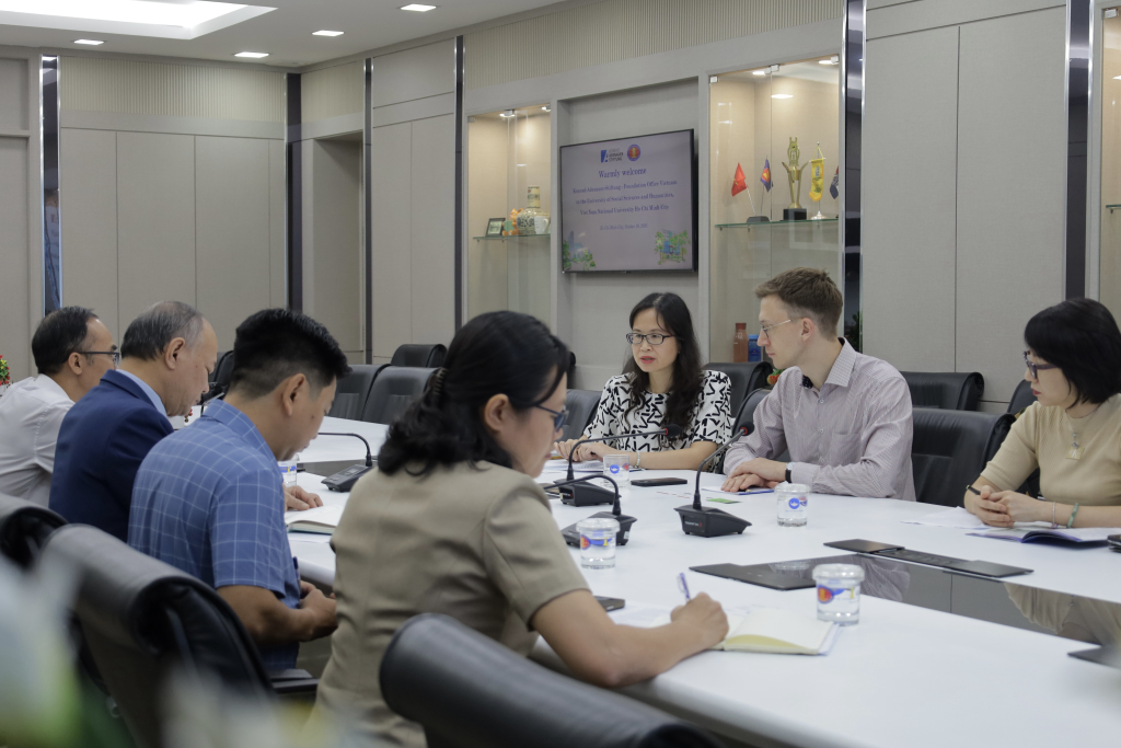 Buổi làm việc diễn ra trong không khí nghiêm túc - Ảnh: YÊN NHIÊN