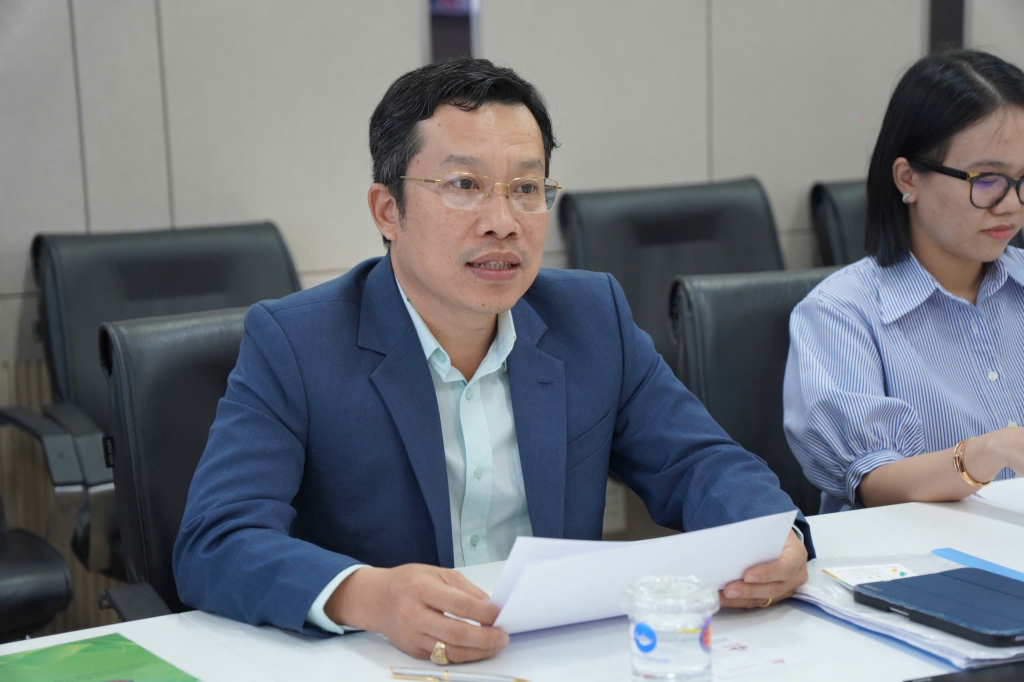 TS. Lê Hoàng Dũng nhấn mạnh những đóng góp của Viện Cervantes trong công tác giáo dục và đào tạo tiếng Tây Ban Nha - Ảnh: KHÁNH BĂNG