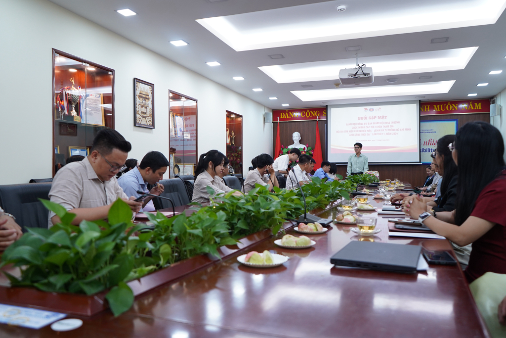 Buổi gặp mặt diễn ra tại phòng A001 - Ảnh: Phạm Trí