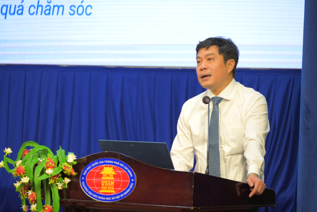 PGS.TS.BS Phạm Anh Vũ Thụy khẳng định KHXH&NV là nền tảng thiết yếu để xây dựng hệ thống y tế lấy con người làm trung tâm thông qua các trụ cột như đạo đức y sinh và giao tiếp y khoa - Ảnh: HẠNH NGUYÊN