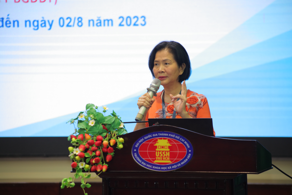 TS. Nguyễn Kim Dung gửi lời cảm ơn đến tập thể Trường ĐH KHXH&NV đã đồng hành cùng Đoàn đánh giá ngoài trong quá trình đánh giá - Ảnh: Lý Nguyên 